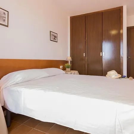 En La Playa De Riells Con Terraza Grande, Parking Y Wifi - Es-325-2