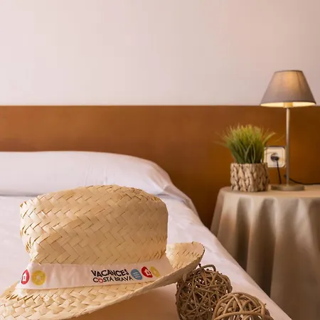 En La Playa De Riells Con Terraza Grande, Parking Y Wifi - Es-325-2 *