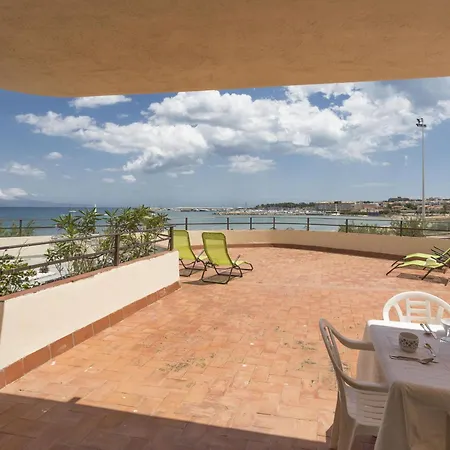 Apartment En La Playa De Riells Con Terraza Grande, Parking Y Wifi - Es-325-2 *
